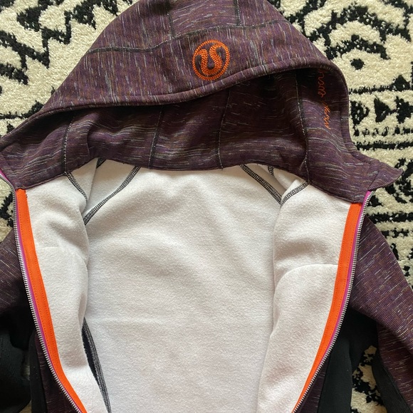 Lululemon Scuba Hoodie - Picture 4 of 4